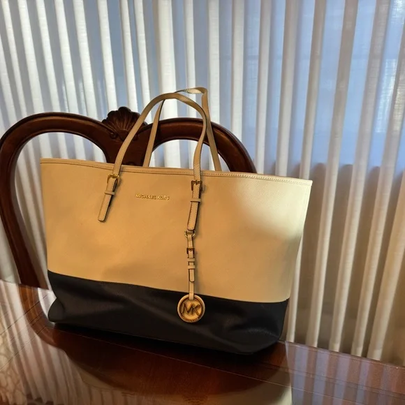 Michael Kors White and Navy Tote Bag - Picture 2 of 8